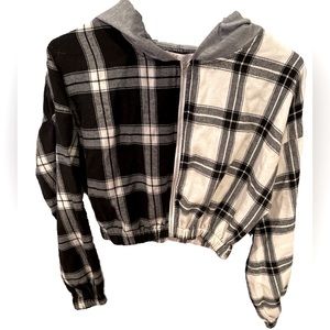 Romwe cropped checkered zip up sweatshirt.